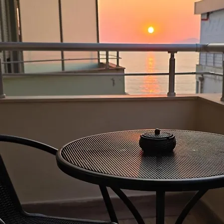 Daire Azure Seaside View